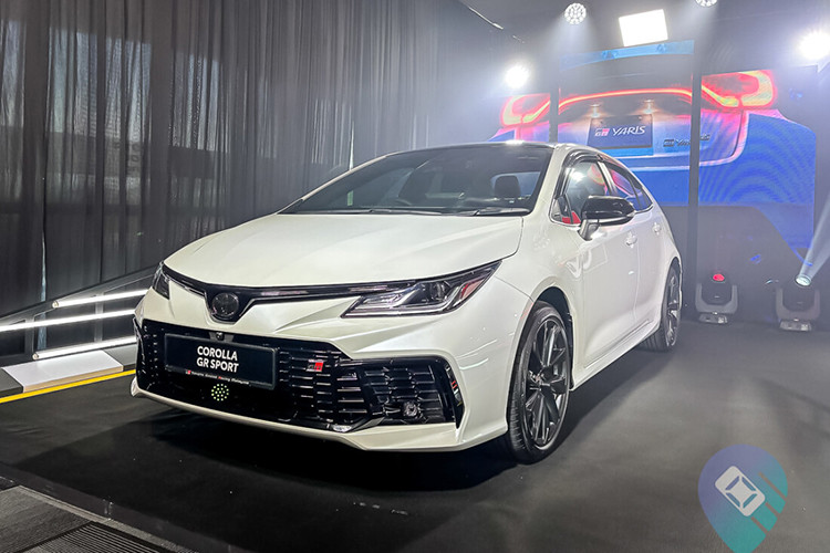Tại thị trường Malaysia, mức giá xe Toyota Corolla GR Sport 2025 bán ra khởi điểm là 33.200 USD (842,2 triệu đồng).