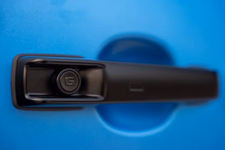 Không chỉ mạnh mẽ trên đường trường, G580 EQ còn được phát triển với hàng loạt công nghệ chuyên biệt cho off-road như: Chế độ G-Turn: Quay 360 độ tại chỗ trên địa hình mềm. Chế độ G-Steering: Giảm đáng kể bán kính vòng quay. Tính năng Off-road Crawl: Kiểm soát hành trình địa hình