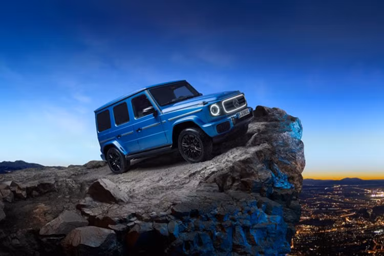 Ra đời từ năm 1979, G-Class đã trở thành biểu tượng toàn cầu về dòng SUV địa hình hạng sang. Khoảng 80% xe G-Class từng sản xuất vẫn còn lưu hành, nhờ chất lượng chế tác thủ công và độ bền vượt trội. Với G580 EQ, Mercedes-Benz tiếp tục giữ vững tinh thần đó, đồng thời mở ra tương lai cho trải nghiệm off-road không khí thải.