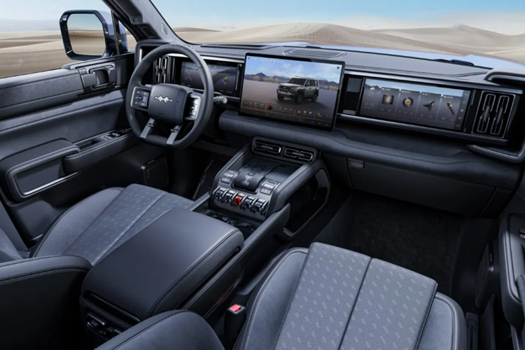 Mẫu xe đánh giá FCB Bao 5 của BYD đã được nhìn thấy tại Úc trong các cuộc thử nghiệm trên đường. Nó được ngụy trang rất kỹ. Tuy nhiên, mẫu xe này có thể dễ dàng phân biệt được nhờ hình khối, cửa sau dạng xoay và đèn hậu thẳng đứng. Chiếc xe được phát hiện có biển số NSW FHZ54S.