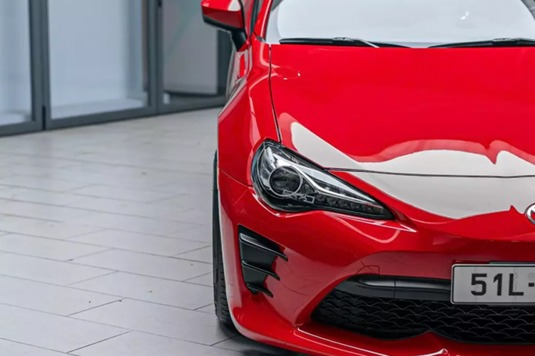 Được lấy cảm hứng từ huyền thoại Toyota 2000GT, chiếc xe Toyota 86 đặc biệt này mang phong cách fastback 2+2 với kích thước 4.240 x 1.775 x 1.320 mm, trục cơ sở 2.570 mm.