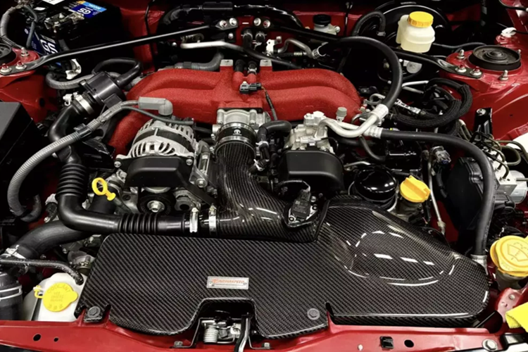 Bản nâng cấp giữa vòng đời này của Toyota 86 gồm một số tinh chỉnh nhẹ về thiết kế như cản trước, khuếch tán gió sau, thiết kế cụm đèn trước và sau... Xe được trang bị bộ mâm đúc hợp kim kích thước 17 inch, mang thiết kế 10 chấu tương phản giữa xám Gun Metal Grey và mạ chrome sáng.