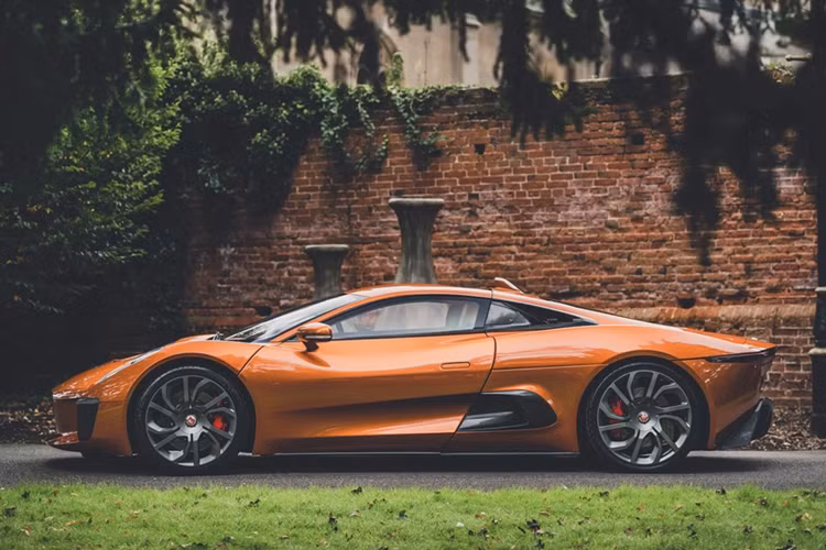 Chiếc xe từng được đấu giá tại sự kiện của RM Sotheby's tại Abu Dhabi (UAE) vào năm 2019 với số tiền lên đến 750.000 USD, nhưng vẫn chưa tìm được chủ nhân. 