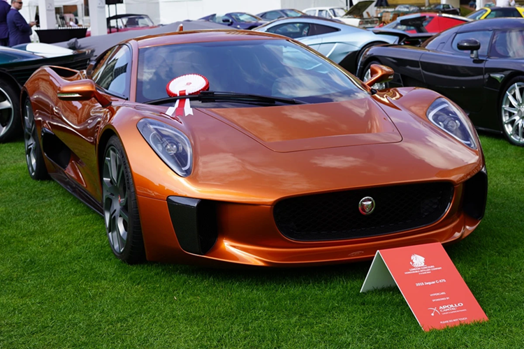 Đây không phải là dự án hoán cải đầu tiên của chiếc Jaguar C-X75. Vào tháng 2/2024, một chiếc C-X75 khác đã được CALLUMdesigns nâng cấp hệ thống ống xả, xúc tác khí thải, cần số... theo quy chuẩn IVA của Anh Quốc. 