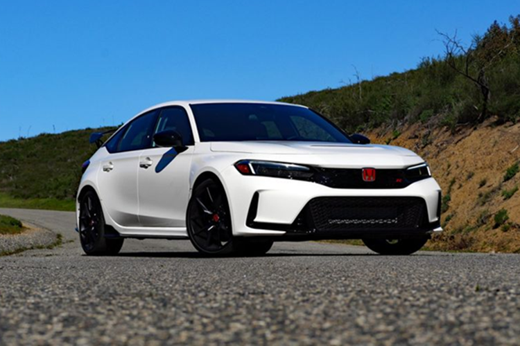 Vào hồi cuối năm 2022, Honda từng tuyên bố sẽ ra mắt phiên bản thuần điện của Civic Type R. Tuy nhiên, sau hơn 2 năm, phiên bản này vẫn chưa xuất hiện. Điều này đặt ra nghi vấn rằng hãng xe Nhật Bản có thể đã hủy bỏ kế hoạch sản xuất Honda Civic Type R thuần điện.
