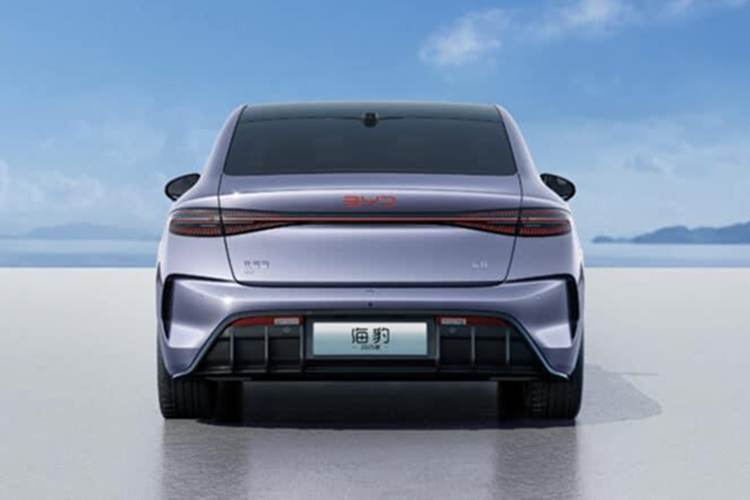 Sau Singapore, phiên bản mới của BYD Seal dự kiến sẽ tiếp tục ra mắt những thị trường Đông Nam Á khác như Việt Nam. Hiện mẫu xe điện Trung Quốc này đang được bán ở Việt Nam với 2 phiên bản và giá từ 1,119 - 1,359 tỷ đồng.