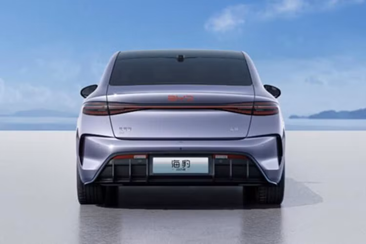 Sau Singapore, phiên bản mới của BYD Seal dự kiến sẽ tiếp tục ra mắt những thị trường Đông Nam Á khác như Việt Nam. Hiện mẫu xe điện Trung Quốc này đang được bán ở Việt Nam với 2 phiên bản và giá từ 1,119 - 1,359 tỷ đồng.