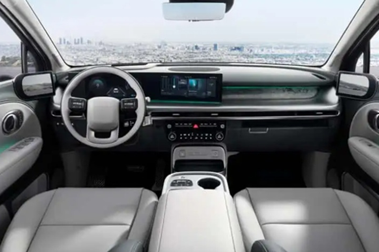 Về hệ truyền động, Ioniq 9 S phiên bản tiêu chuẩn được trang bị một mô tơ điện đặt ở cầu sau, sản sinh công suất 215 mã lực và cho phạm vi hoạt động tối đa 539 km. Đây là phạm vi cao nhất trong toàn bộ dải sản phẩm Ioniq 9. Ngoài bản S, Hyundai còn cung cấp thêm 5 phiên bản khác, tất cả đều sử dụng hệ dẫn động 4 bánh toàn thời gian với hai động cơ điện. 