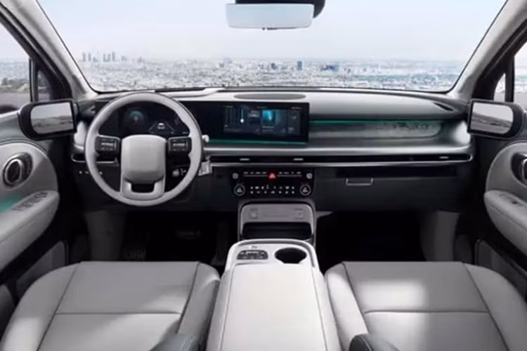 Về hệ truyền động, Ioniq 9 S phiên bản tiêu chuẩn được trang bị một mô tơ điện đặt ở cầu sau, sản sinh công suất 215 mã lực và cho phạm vi hoạt động tối đa 539 km. Đây là phạm vi cao nhất trong toàn bộ dải sản phẩm Ioniq 9. Ngoài bản S, Hyundai còn cung cấp thêm 5 phiên bản khác, tất cả đều sử dụng hệ dẫn động 4 bánh toàn thời gian với hai động cơ điện. 