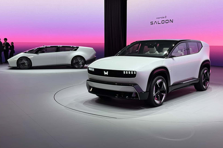 Bộ đôi xe Honda 0 Series chạy điện tại CES 2025 bao gồm dòng 0 Saloon ở phân khúc sedan và 0 SUV ở phân khúc cùng tên. Cả hai sẽ sớm có bản thương mại hoàn chỉnh và sẽ sớm mở bán trên thị trường.