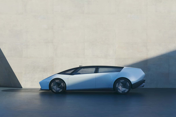 Với thông báo về hai chiếc xe mới, Honda đã xác nhận rằng cả hai đều sẽ được sản xuất tại trung tâm EV mới của Ohio. 0 Saloon được dự định là một chiếc xe chủ lực có thể có giá khởi điểm là 80.000 USD (khoảng 1,92 tỷ đồng) trong khi 0 SUV có thể sẽ rẻ hơn.