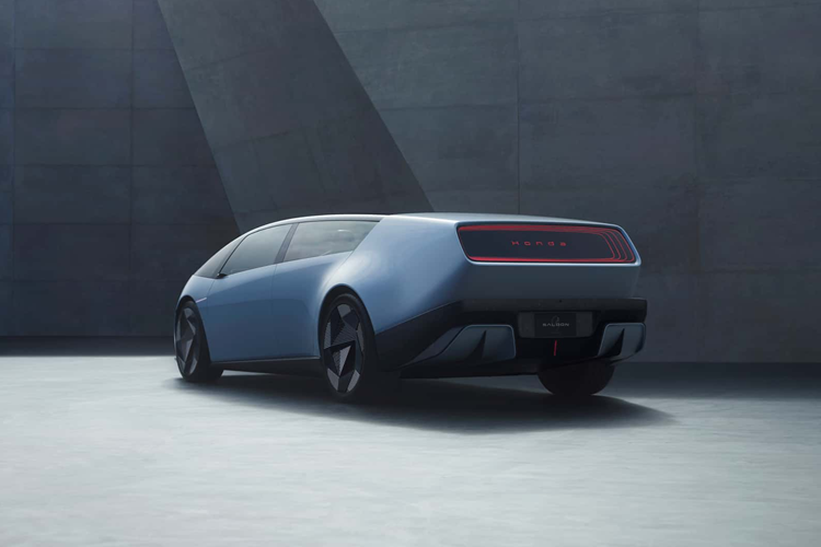 Mẫu xe Honda 0 SUV chạy điện dự kiến ra mắt tại Bắc Mỹ vào đầu năm 2026, còn 0 Saloon vào cuối năm. Xe có thể chào sân các khu vực khác như châu Âu trong cùng năm. 