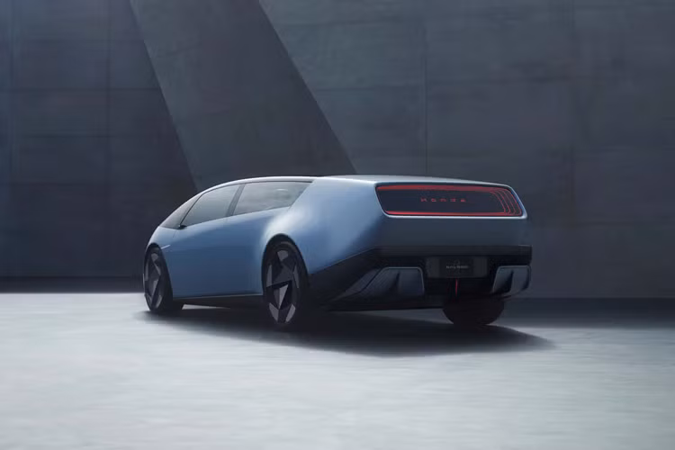 Mẫu xe Honda 0 SUV chạy điện dự kiến ra mắt tại Bắc Mỹ vào đầu năm 2026, còn 0 Saloon vào cuối năm. Xe có thể chào sân các khu vực khác như châu Âu trong cùng năm. 