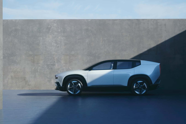 Giờ đây, Honda đã trở lại CES với một phiên bản khác của mẫu xe Concept 0-series Saloon và một phiên bản tiếp theo mới được gọi là 0 SUV. Cả hai mẫu xe đều được sơn màu trắng, nhưng 0 Saloon dường như đã có khá nhiều thay đổi để trông giống xe thương mại hơn.