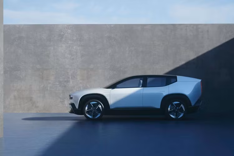 Giờ đây, Honda đã trở lại CES với một phiên bản khác của mẫu xe Concept 0-series Saloon và một phiên bản tiếp theo mới được gọi là 0 SUV. Cả hai mẫu xe đều được sơn màu trắng, nhưng 0 Saloon dường như đã có khá nhiều thay đổi để trông giống xe thương mại hơn.