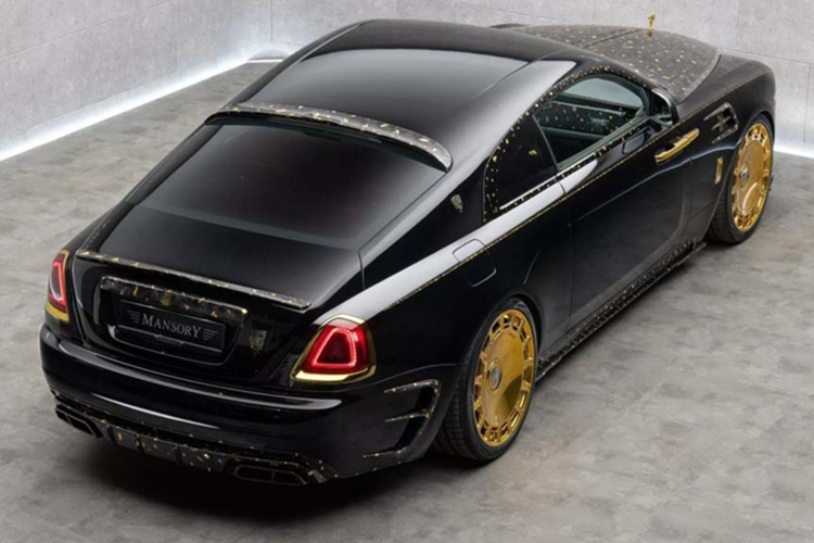 Gói nâng cấp đẩy công suất vượt con số 700 mã lực để tương xứng với diện mạo xa hoa của chiếc xe siêu sang này.