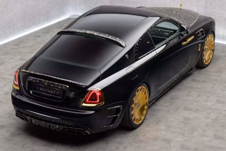 Gói nâng cấp đẩy công suất vượt con số 700 mã lực để tương xứng với diện mạo xa hoa của chiếc xe siêu sang này.