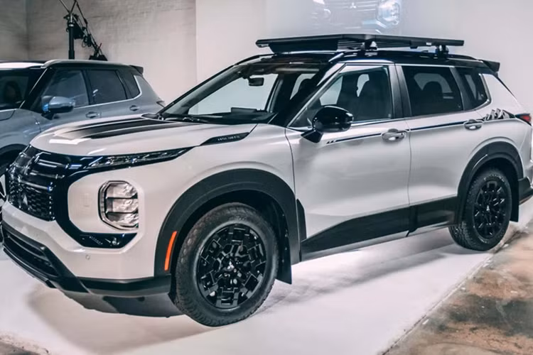 Tại một sự kiện riêng tư ở California, Mỹ, hãng xe Nhật Bản đã hé lộ chiếc Mitsubishi Outlander Trail Edition 2025 mới – phiên bản địa hình hoàn toàn mới với nhiều nâng cấp đáng chú ý.