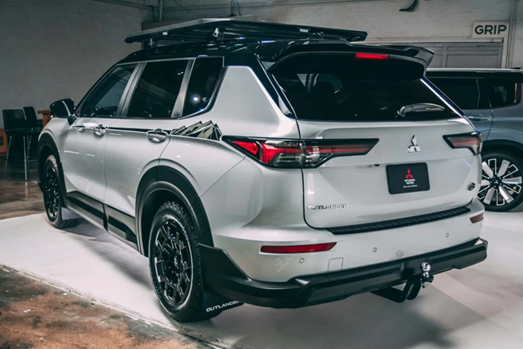 Các thông tin về mức giá hay trang bị không được Mitsubishi đề cập. Theo một số nguồn tin, mức giá xe Mitsubishi Outlander Trail Edition có thể ra mắt vào nửa sau của năm 2025 với giá khởi điểm khoảng 30.000 USD.