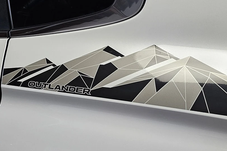 Gói nâng cấp này bao gồm bộ mâm đa chấu thiết kế mới kích thước 18 inch, kết hợp với lốp địa hình BFGoodrich. Tuy nhiên, hiện chưa rõ liệu hệ thống treo có được điều chỉnh để gia tăng khoảng sáng gầm hay không.