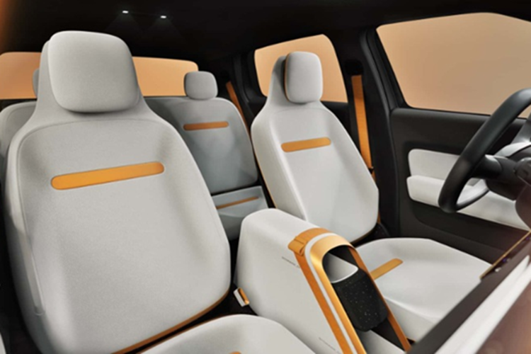 Phía hành khách cũng có một đường ray để gắn máy tính bảng hoặc kệ có thể dùng làm bàn.