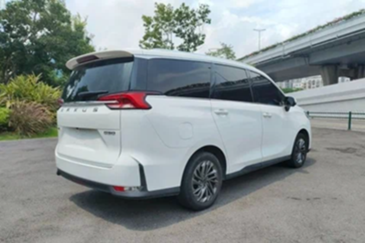 Mặc dù cao hơn một chút so với các mẫu xe xăng tương đương như GAC Trumpchi M6 hoặc thậm chí là phiên bản ICE của SAIC Maxus G50, G50 PHEV vẫn là một lựa chọn hấp dẫn trên thị trường xe năng lượng mới (NEV).