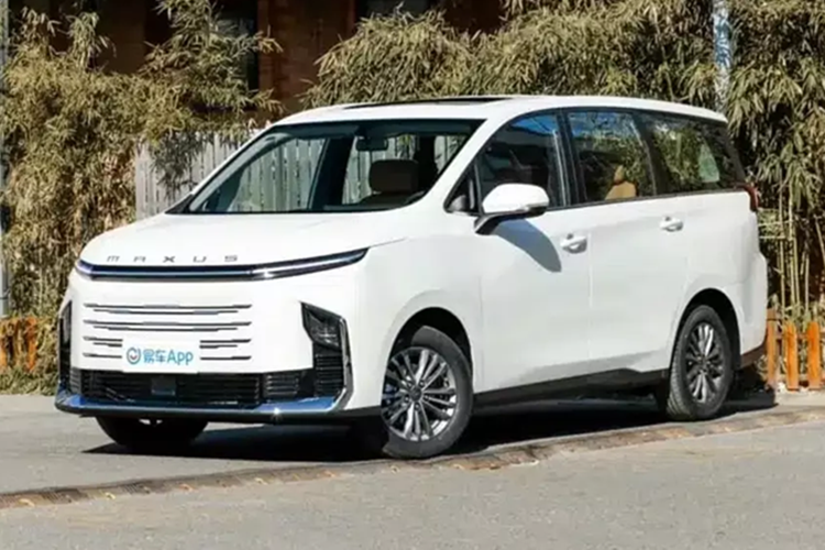 Ban đầu, nó dựa trên thương hiệu LDV Maxus của Anh, được SAIC mua lại vào năm 2010. LDV là một nhà sản xuất xe tải ở Birmingham đã ngừng hoạt động vào năm 2008. Sau đó, nó thuộc sở hữu của các công ty như GAZ và Eco Concept của Nga trước khi kết thúc với SAIC vào năm 2010. Một số xe Maxus có sẵn trên toàn thế giới với huy hiệu MG.