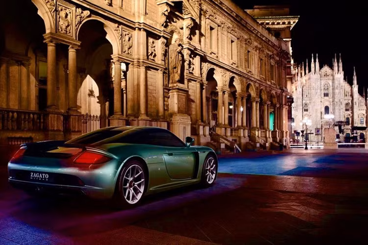 Động cơ V10 được Porsche bí mật chế tạo cho đội đua Công thức 1 Footwork vào năm 1992, nhưng sau đó đã bị gác lại. Động cơ đã được hồi sinh cho nguyên mẫu Le Mans.