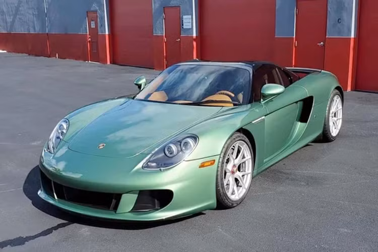 "Trái tim" mạnh mẽ này giúp siêu xe nhà Porsche có thể xuất phát từ vị trí đứng yên để tăng tốc lên 100 km/h chỉ sau 3,9 giây.