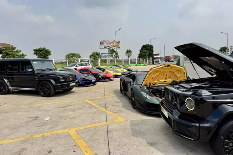 Mô-men xoắn cực đại của Lamborghini Aventador SVJ cũng được nâng cấp thêm 30 Nm lên mức 720 Nm so với các dòng siêu xe Aventador còn lại.