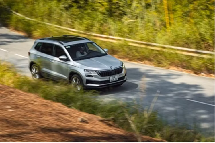 Trong thời gian tới, danh mục sản phẩm của hãng sẽ được mở rộng với sự xuất hiện của mẫu SUV đô thị Kushaq. Mẫu xe này đã chính thức xuất xưởng tại nhà máy Quảng Ninh vào ngày 26/3 và sẽ được phân phối từ quý II/2025.