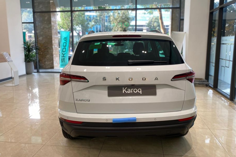 Đồng thời, khách hàng mua xe trong tháng 4 sẽ được hưởng gói bảo hành 5 năm hoặc 150.000 km và miễn phí bảo dưỡng 1 năm hoặc 15.000 km, tùy điều kiện nào đến trước.