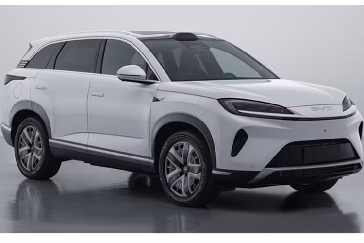 Công suất cực đại của động cơ là 115 kW (154 mã lực), công suất cực đại của động cơ trước là 200 kW (268 mã lực) và công suất cực đại của động cơ sau là 150 kW (201 mã lực). Thời gian tăng tốc từ 0 - 100 km/h có thể là 4,7 giây.