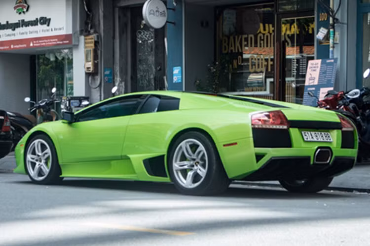 Lamborghini Murcielago chỉ mất thời gian 3,2 giây để tăng tốc lên 100 km/h từ vị trí xuất phát, nhanh hơn 0,7 giây so với thế hệ đầu tiên. Tốc độ tối đa của Lamborghini Murcielago LP640 là 340 km/h cũng cao hơn con số 332 km/h của Lamborghini Murcielago.