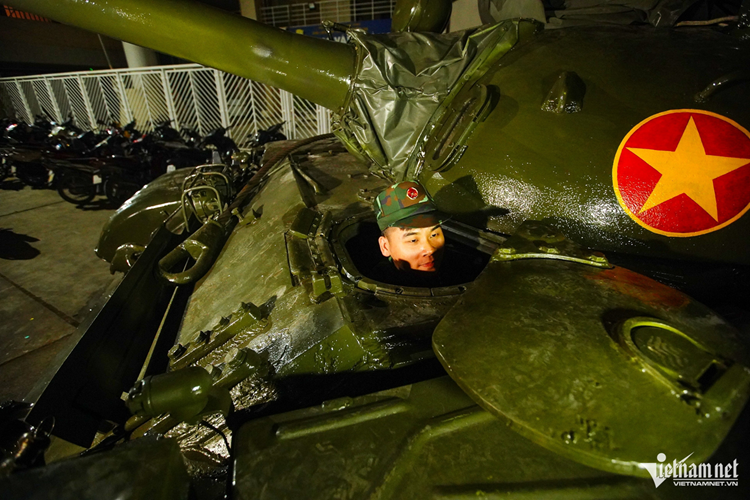 Ekip xe tăng T54 sẽ là "diễn viên" mở màn trong chương trình nghệ thuật "Hẹn ước Bắc - Nam" diễn ra tối 22/4 tại sân vận động Mỹ Đình.