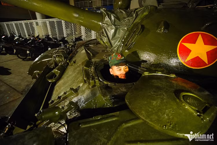 Ekip xe tăng T54 sẽ là "diễn viên" mở màn trong chương trình nghệ thuật "Hẹn ước Bắc - Nam" diễn ra tối 22/4 tại sân vận động Mỹ Đình.