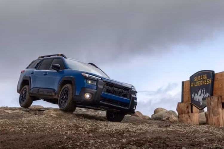 Outback Wilderness 2026 được trang bị tiêu chuẩn động cơ tăng áp, hộp số CVT và hệ dẫn động AWD.