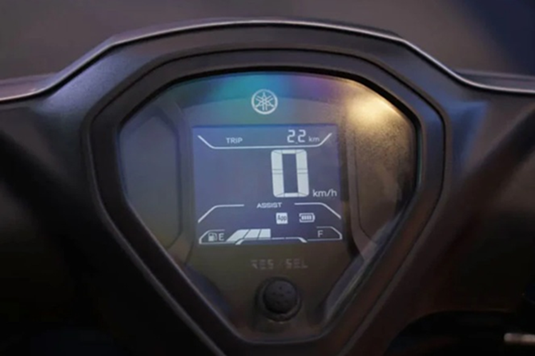 Gear Ultima 125 Hybrid 2025 có phuộc nhún trước dạng ống lồng, giảm xóc sau lò xo trụ đơn. Cả 2 bánh đều dùng lốp không săm với kích cỡ 110/70-12 47L (trước) và 110/70-12 47L (sau). Bánh trước sử dụng thắng đĩa, bánh sau phanh tang trống.