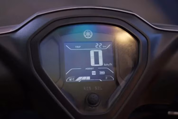 Gear Ultima 125 Hybrid 2025 có phuộc nhún trước dạng ống lồng, giảm xóc sau lò xo trụ đơn. Cả 2 bánh đều dùng lốp không săm với kích cỡ 110/70-12 47L (trước) và 110/70-12 47L (sau). Bánh trước sử dụng thắng đĩa, bánh sau phanh tang trống.