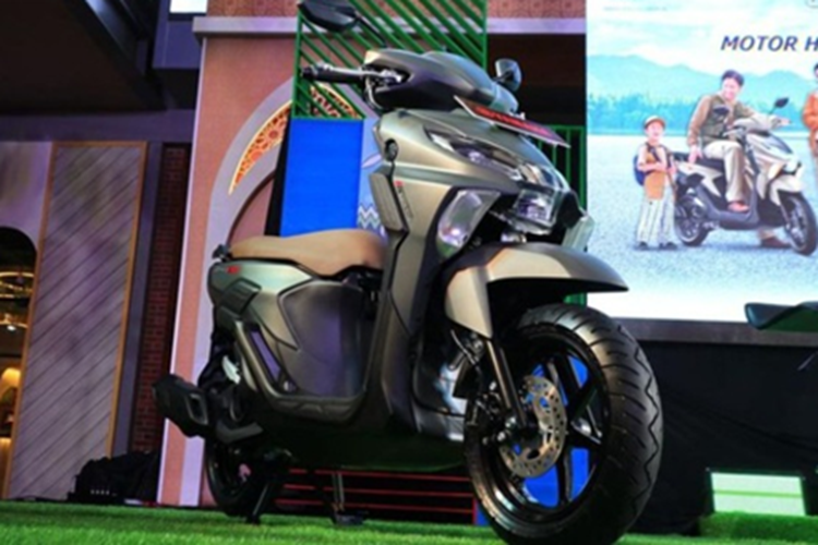 Xe ga Yamaha Gear Ultima 125 Hybrid 2025 sở hữu kích thước tổng thể dài x rộng x cao lần lượt là 1.850 x 685 x 1.075 mm, chiều dài cơ sở 1.280mm, trọng lượng chỉ 95 kg. Xe có chiều cao yên 750 mm, khoảng sáng gầm 135 mm và dung tích bình xăng 5,1 lít.