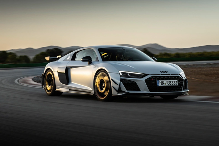Audi R8 đã ngừng sản xuất vào năm ngoái mà không có người kế nhiệm nào trong tương lai. Tuy nhiên, một số nguồn tin còn cho rằng mẫu siêu xe Audi R8 thế hệ mới sẽ sớm ra mắt trở lại.