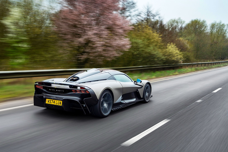 Siêu xe Valhalla được thử nghiệm kỹ lưỡng bởi các kỹ sư của Aston Martin và tay đua Darren Turner đội của Aston Martin, Turner – người từng 3 lần vô địch hạng Le Mans.