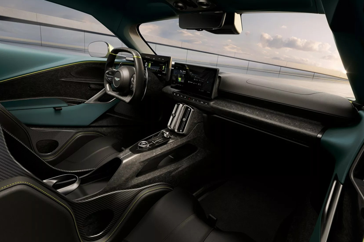 Với tổng công suất 1 064 mã lực (1.079 PS) và mô-men xoắn 1.100 Nm từ hệ thống truyền động hybrid, mang đến hiệu suất vượt trội. Việc khai thác và tinh chỉnh sức mạnh mang lại trải nghiệm siêu xe xuất sắc trên đường phố lẫn đường đua đòi hỏi các nghiên cứu không ngừng nghỉ về tích hợp khí động học chủ động và các hệ thống điều khiển tích hợp”.