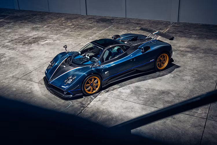Phiên đấu giá Pagani Zonda Tricolore bắt đầu từ ngày 24/2/2025. Với ý nghĩa lịch sử, sản xuất giới hạn và tình trạng hoàn hảo, nó dự kiến sẽ thu hút sự quan tâm đáng kể từ các nhà sưu tập trên toàn thế giới. 