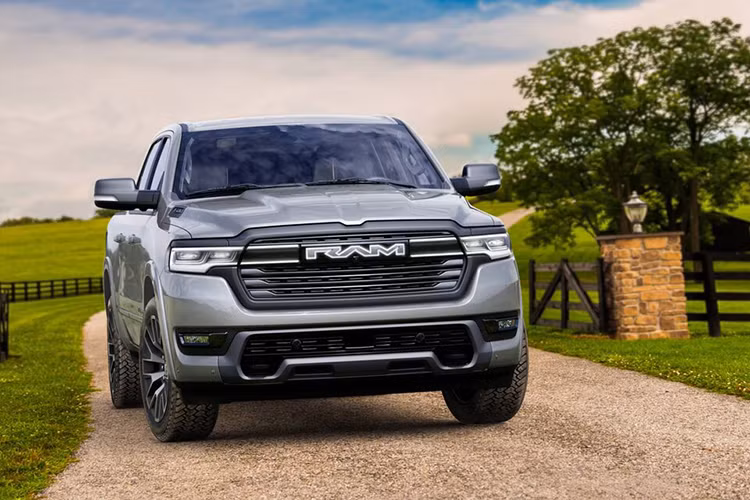 Sau 16 tháng kể từ khi giới thiệu, mẫu xe bán tải cỡ lớn Ram 1500 Ramcharger thế hệ mới tiếp tục công bố những thông tin mới nhất về phiên bản nâng cấp 2026 và có chút khác biệt so với thế hệ trước đó.