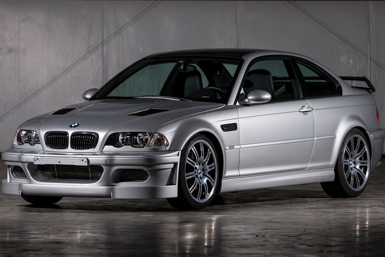 Nếu đã lâu rồi bạn không còn chơi phiên bản Most Wanted 2005 hoặc vì lý do nào đó mà kém may mắn chưa có dịp được thưởng thức tuyệt phẩm đỉnh cao này, đoạn video clip dưới đây với nội dung về cảnh rượt đuổi căng thẳng trong màn chơi cuối sẽ cho thấy vì sao việc đưa chiếc BMW M3 GTR xanh/bạc từ trong game ra đời thực lại ấn tượng đến thế