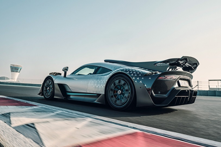 Mercedes-Benz AMG One đặc biệt là chiếc siêu xe đắt đỏ và khá hiếm khi trên thế giới chỉ có 275 chiếc. Đánh trúng vào tâm lý này nên Taveon Rogers đã thành công lừa đảo khá nhiều người.