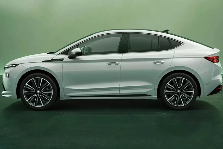 Pin 59 kWh mang đến phạm vi di chuyển 431 km ở phiên bản SUV và 439 km ở phiên bản SUV lai Coupe. Hai con số tương ứng khi dùng pin 77 kWh là 588 km và 597 km.Theo kế hoạch, Skoda Enyaq mới sẽ chính thức trình làng tại triển lãm Bharat Mobility Global Expo 2025 diễn ra tại Ấn Độ từ ngày 17-22/1. 