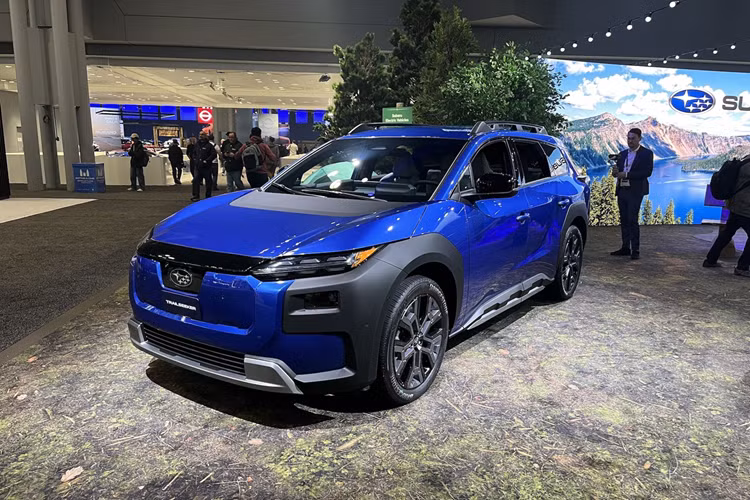 Không giống như Solterra, Trailseeker được trang bị tiêu chuẩn với hệ dẫn động 4 bánh, nhờ hai động cơ điện sản sinh khoảng 375 mã lực, xe có thể tăng tốc từ 0-100 km/h chỉ trong 4,5 giây, trở thành chiếc Subaru nhanh nhất hiện có trên thị trường.