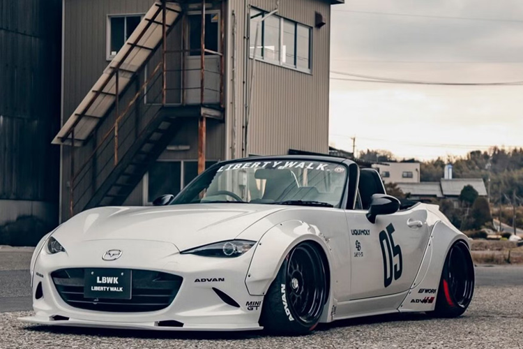 Bộ bodykit LB Works cho Mazda MX-5 có giá từ 4.675 USD (hơn 112 triệu đồng) khi được làm bằng nhựa gia cố sợi (FRP), tăng lên 6.248 USD (khoảng hơn 150 triệu đồng) cho loại nhựa gia cố sợi carbon (CFRP) đắt tiền hơn. Tất nhiên, những mức giá này không bao gồm sơn hoặc lắp đặt, và mỗi thành phần cũng có thể được mua riêng lẻ.